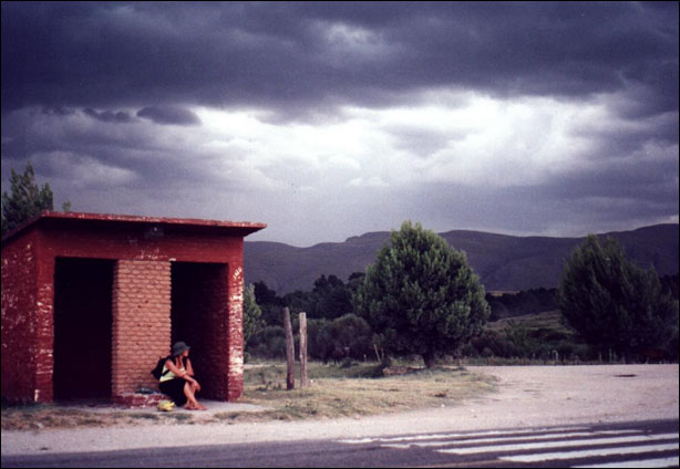 CASA CON CIELO NEGRO.jpg